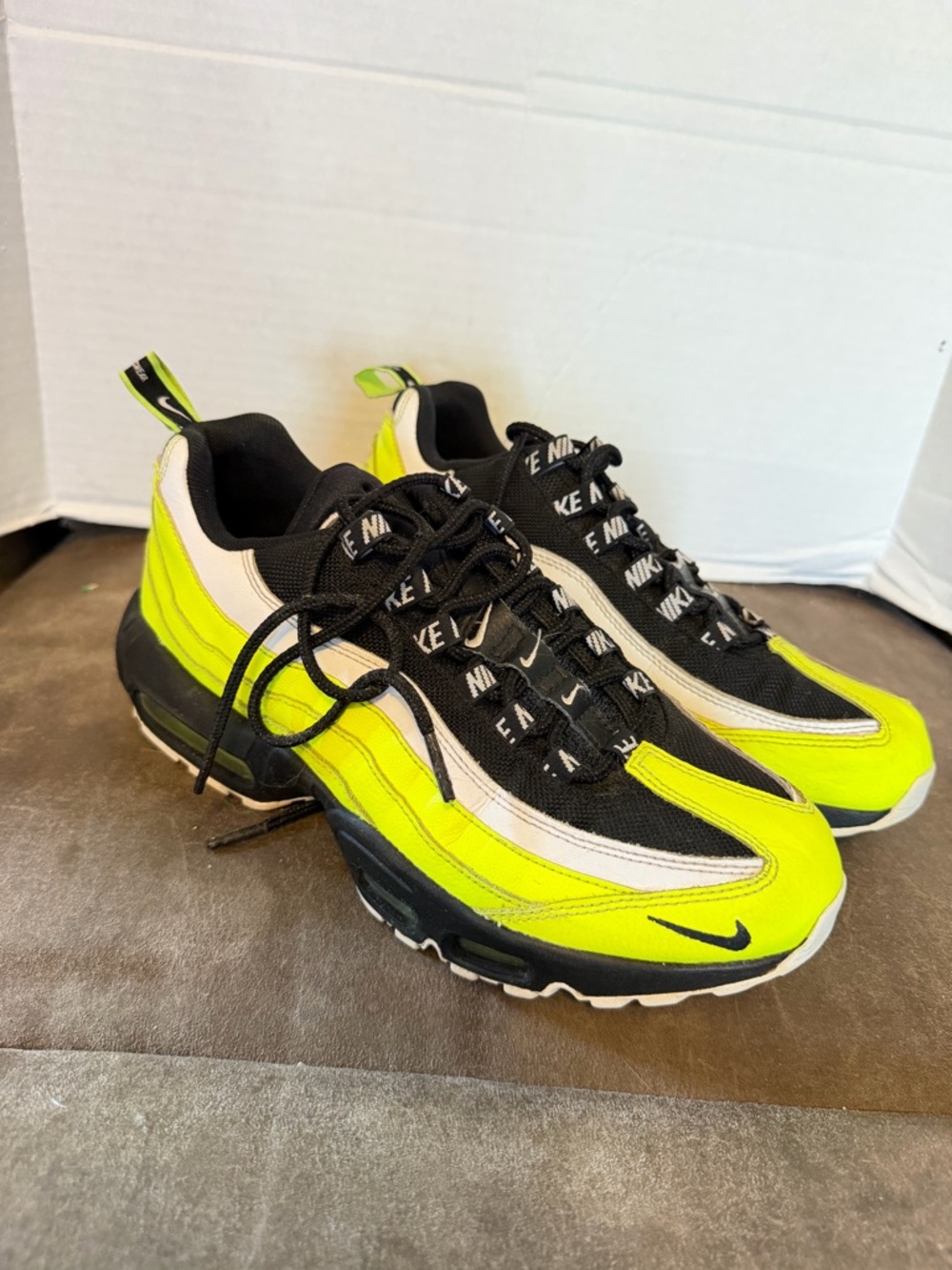 Nike Air Max 95 Premium Volt Men’s Size 8